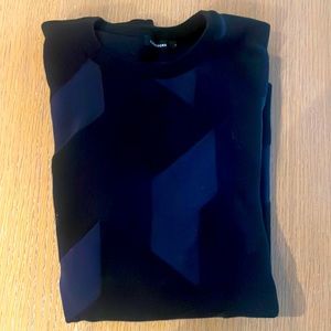 Size large (will fit best on anyone between 5’9 and 5’11)